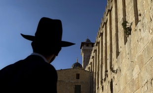 Un juif ultraorthodoxe visite le site historique d'Hébron appelé Tombeau des Patriarches par les juifs et Mosquée d'Ibrahim par les musulmans