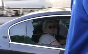 Capture d'écran du reportage d'iTélé sur la manifestation des taxis contre les VTC, à Paris, le 25 juin 2015.