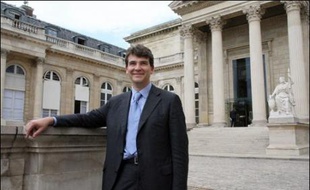 Arnaud Montebourg, député socialiste de Saône-et-Loire et ancien porte-parole de la candidate Ségolène Royal, a annoncé jeudi sa candidature à la présidence du groupe socialiste de l'Assemblée nationale.