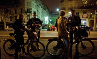 Illustration d'un contrôle d'alcoolémie et de stupéfiants réalisé par la police Nationale à Paris, le 6 août 2011