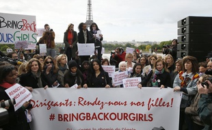 Une manifestation mardi 13 mai 2014 sur le Trocadéro a rassemblé nombre de célébrités pour demander la libération des lycéennes nigérianes.