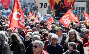 Drapeaux de la CGT dans un cortège le 11 avril 2019 à Paris.