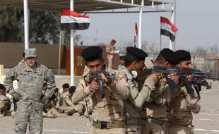 Des militaires américains forment des soldats irakiens à Taji, au nord de Badgad, le 7 janvier 2015