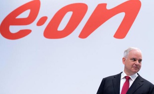 Le PDG d'EON, Johannes Teyssen, lors d'une conférence de presse à Düsseldorf, Allemagne, le 11 mars 2015