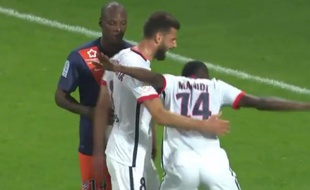 Blaise Matuidi félicité par Thiago Motta après avoir marqué le but de la victoire du PSG à Montpellier (0-1), le 21 août 20145.