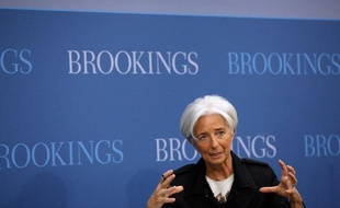 La directrice générale du Fonds monétaire international Christine Lagarde a revu à la baisse jeudi les besoins financiers de son institution, qu'elle demande aux pays membres de lui apporter mais que les Etats-Unis lui refusent