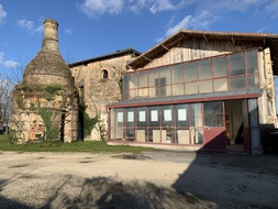 Une fois la restauration effectuée, le site pourrait accueillir une biennale autour des arts de la poterie.