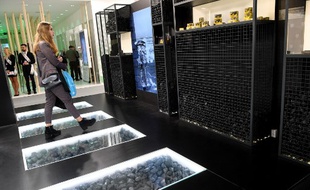 Le pavillon polonais à la COP24 de Katowice, décoré avec du charbon. La Pologne est parmi les états européens opposés aujourd'hui à un relèvement des ambitions climatiques de l'Union européenne pour 2030.