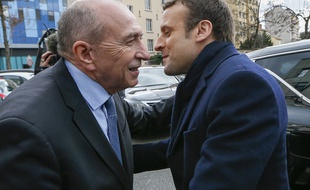 Gérard Collomb et Emmanuel Macron, ici avant la visite du Centre Léon Bérard à Lyon, le 4 février.