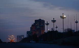 Des bâtiments officiels plongés dans le noir après des factures d'électricité impayées, à Islamabad le 29 avril 2014.
