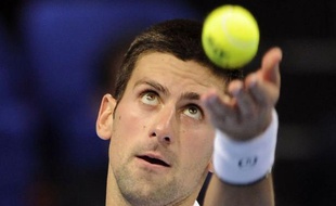 Le N.1 mondial Novak Djokovic ne s'est pas attardé sur le court jeudi à Bâle, expédiant le Polonais Lukasz Kubot en 54 minutes 6-1, 6-2, pour se qualifier pour les quarts de finale.