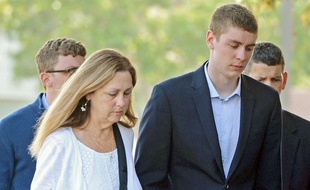 Brock Turner, un étudiant de l'université de Stanford, condamné à six mois de prison pour une agression sexuelle sur le campus.