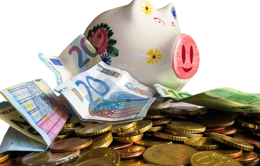 Son compte est crédité de 177.000 euros par erreur, il prend la fuite 830x532_illustration-cagnotte-euros-argent