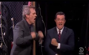 Hugh Laurie et Stephen Colbert se lâchent sur «Get Lucky» dans l'émission américaine «The Colbert Report».