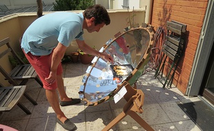 Jean-Marc Lévy s'est inscrit sur Demooz pour montrer les avantages du barbecue solaire.