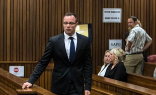 Oscar Pistorius à son arrivée à l'audience le 17 mars 2014 au tribunal à Pretoria