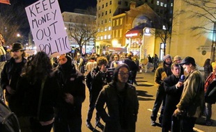 Un jeune manifestant anticapitaliste a été neutralisé dimanche avec un taser (pistolet à impulsion électrique) et arrêté sur l'un des deux sites d'Occupy à Washington, à la veille d'un ultimatum d'interdiction de camper auquel le mouvement entend "résister pacifiquement".