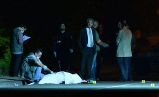 Toutes les hypothèses restent ouvertes après le meurtre d'un homme de 49 ans tué par balle mercredi soir dans les quartiers Nord de Marseille, a indiqué jeudi une source proche de l'enquête, pour qui l'homicide "ne ressemble pas à un règlement de comptes traditionnel".