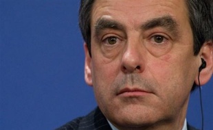 Le Premier ministre François Fillon a affirmé mardi à Washington que l'Etat est "opposé" au versement d'une prime de départ au PDG de Valeo, estimant que ceux qui ne font pas "preuve de responsabilité mettent en péril l'ensemble de notre système économique et social".
