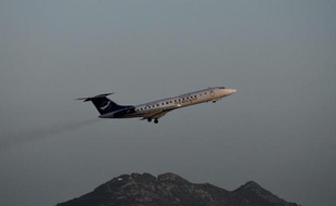 L'avion transportant la délégation syrienne en route mardi pour Montreux (Suisse) où doit se tenir la conférence sur la Syrie a décollé après avoir été bloqué pendant près de cinq heures à l'aéroport d'Athènes, ont constaté des journalistes de l'AFP.