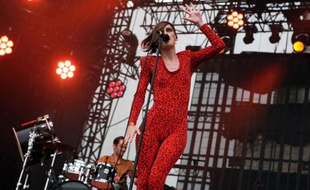 La chanteuse Yelle aux Francofolies de la Rochelle.