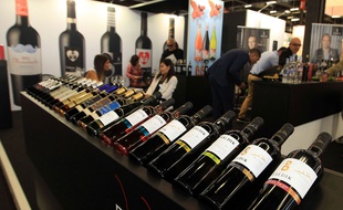 Illustration de bouteilles de vin.