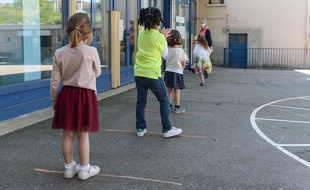 La distanciation sociale à l'école.