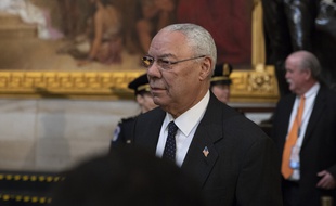 Colin Powell rend hommage à George H. W. Bush, au Capitole à Washington, le 4 décembre 2018.
