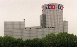 La chaîne de télévision TF1, contrôlée par le groupe Bouygues, a annoncé mardi le lancement d'une nouvelle restructuration, visant à réaliser 85 millions d'euros d'économies d'ici 2014, à l'occasion de la publication de résultats en pertes au troisième trimestre.
