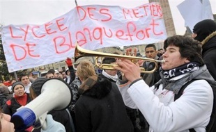 Les lycéens ont été beaucoup moins nombreux à se mobiliser jeudi qu'avant Noël, avec de maigres défilés et peu de blocages d'établissements, mais les organisateurs ont parlé d'un "tour de chauffe" avant d'autres mobilisations.