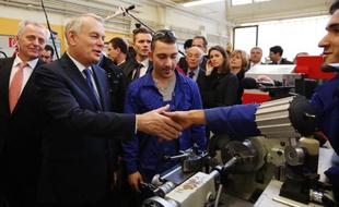 Le Premier ministre, Jean-Marc Ayrault, a estimé vendredi à Vienne que le dérapage du déficit budgétaire en 2013 par rapport aux prévisions du gouvernement était le "reflet d'une croissance très faible".