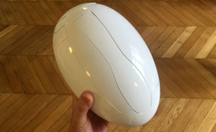 Le drone PowerEgg de PowerVision mesure 27,2 x 17,6 cm pour 2,09 kg. Presque comme un ballon de rugby.