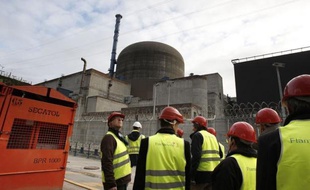 En plein débat sur l'énergie, les opposants au nucléaire ont remis en cause mardi la justification économique du réacteur EPR en construction à Flamanville (Manche), dont la facture atteindra finalement 8,5 milliards d'euros selon EDF, soit 5 milliards de plus que prévu.
