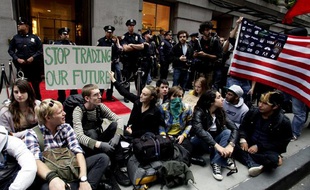 Des manifestants devant Wall Street le 17 septembre 2011.