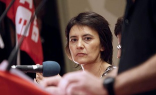 Nathalie Arthaud, la candidate de Lutte ouvrière (LO) à l'élection présidentielle, a poursuivi sa campagne mardi soir à Grenoble, qualifiant de "coup électoral" la décision de ses opposants de la suspendre en raison de la tuerie de Toulouse.