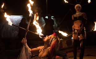 Une scène tout à fait ordinaire pour les fans de metal au festival Hellfest 2016