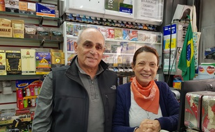 Paulo et Ana Maria, propriétaires d'un kiosque à São Paulo, le 29 octobre 2018.