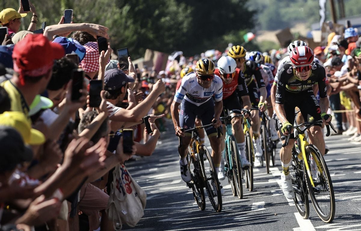 « On n'est pas seuls » : A l'Ehpad, ils pédalent tous ensemble devant le Tour de France