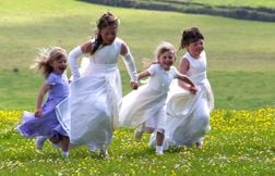 Faut-il culpabiliser d’envoyer les enfants se faire paître à votre mariage …