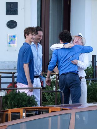 Le président de Ferrari John Elkann et ses enfants.