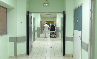 Lorraine: Soupçonné d’avoir secoué son bébé, il tente de s’enfuir de l’hôpital avec son enfant dans les bras(Illustration)