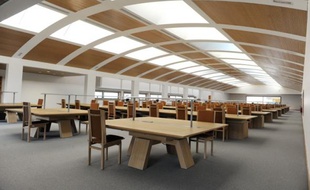 La valeur des 80 kilomètres linéaires de documents de ce centre des archives est estimée à 5 milliards d'euros.