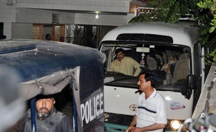 Le Pakistan a expulsé vendredi matin vers l'Arabie Saoudite les femmes et enfants d'Oussama Ben Laden qu'il détenait depuis sa mort il y a un an dans le nord, un délai qui n'a guère permis de lever les mystères sur la présence du chef d'Al-Qaïda sur place.