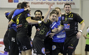Dunkerque, le 5 decembre 2013. Match de 1ere division de handball qui opposait l'US Dunkerque (USDK) au Paris SG (PSG). Ici la joie des dunkerquois apres la victoire.