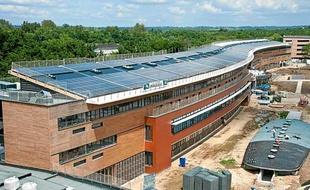 Le lycée Vaclav Havel à Bègles, sera à la rentrée 2012 le premier lycée à énergie positive d'Aquitaine