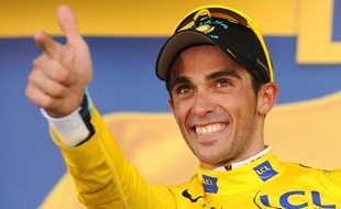 Le cycliste espagnol Alberto Contador, vainqueur de la 15e étape du Tour de France, le 19 juillet 2009 à Verbier (Suisse)