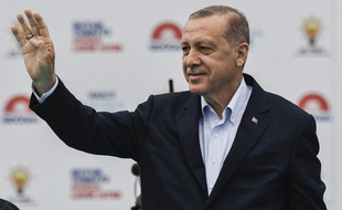 Erdogan en campagne électorale pour prolonger son mandat à la tête de la Turquie.