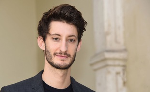 Pierre Niney n'est pas d'accord avec la politique du gouvernement.