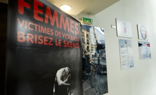 Le 25 novembre 2013. Illustration de la Brigade locale de protection des familles au commissariat central du 20 eme arrondissement de Paris. L'equipe traite les depots de plaintes pour les cas de violences conjugales. // Photo / V. Wartner / 20 Minutes