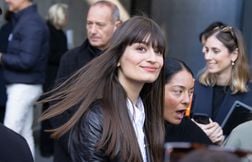 Clara Luciani révèle que son fils lui met parfois un peu la honte